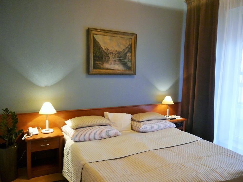 Hotel Bast Wellness & Spa Inowroclaw Room photo